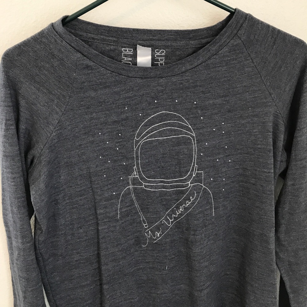 Cute astronaut graphic tee (long sleeves) small